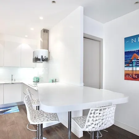 Luxurious 2 Bedrooms Apartment, 30 Meter From Nicea