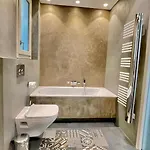 Lejlighed Luxurious 2 Bedrooms Apartment, 30 Meter From