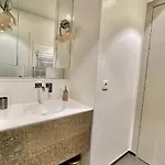Luxurious 2 Bedrooms Apartment, 30 Meter From Lejlighed