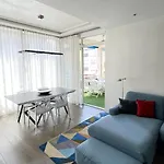 Luxurious 2 Bedrooms Apartment, 30 Meter From Lejlighed