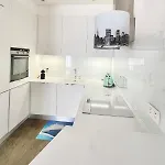 Luxurious 2 Bedrooms Apartment, 30 Meter From Lejlighed