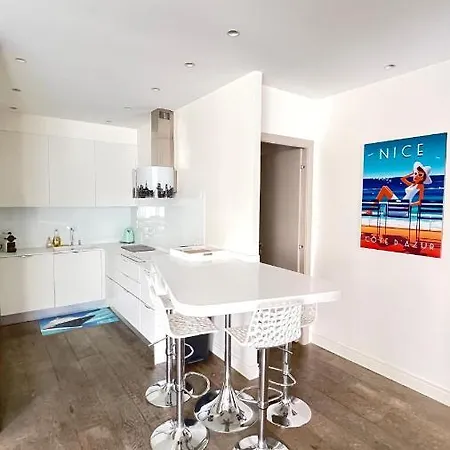 Διαμέρισμα Luxurious 2 Bedrooms Apartment, 30 Meter From *