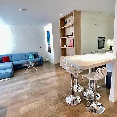 Luxurious 2 Bedrooms Apartment, 30 Meter From