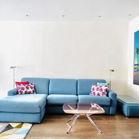 Luxurious 2 Bedrooms Apartment, 30 Meter From Lejlighed *