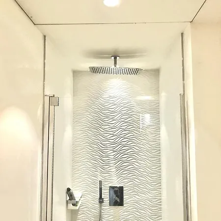 Διαμέρισμα Luxurious 2 Bedrooms Apartment, 30 Meter From