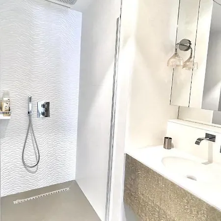 Διαμέρισμα Luxurious 2 Bedrooms Apartment, 30 Meter From